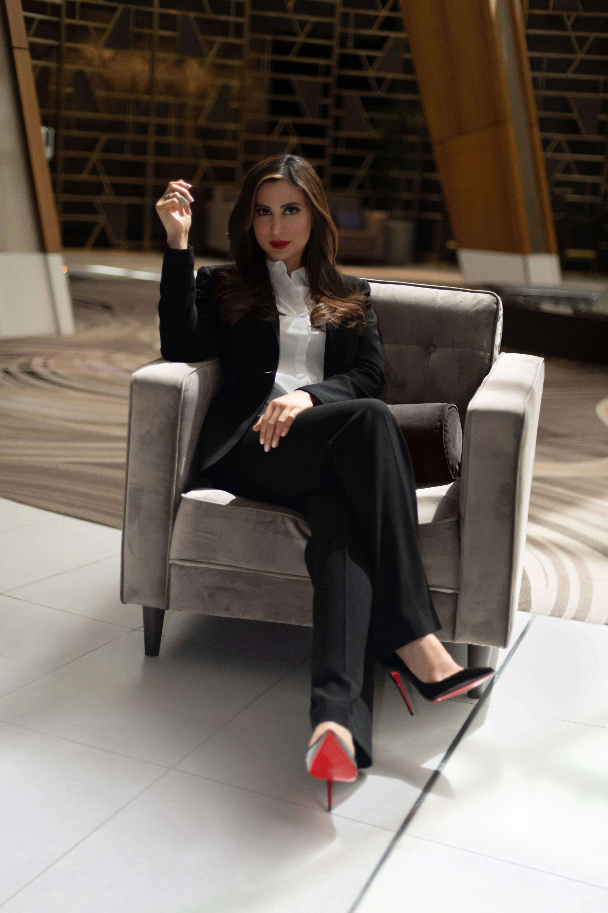 elaina-badro-celebrity-makeup-artist-beauty-female-entrepreneur-cosmetics-makeup-brushes-luxury-brand