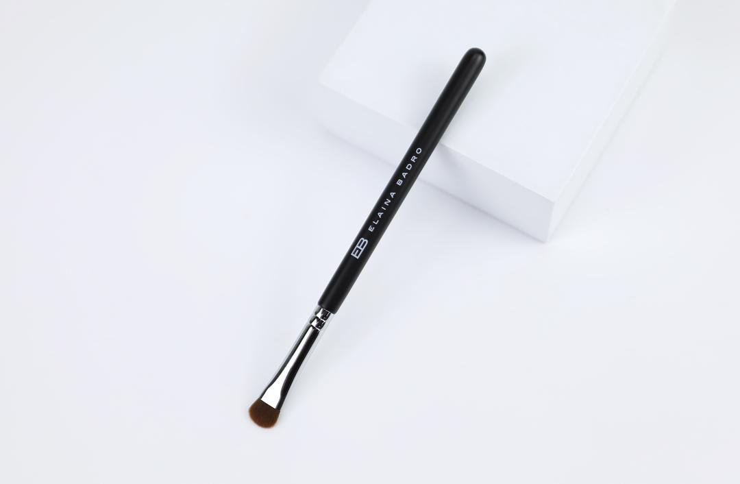 Synthetic Fluff Brush - Elaina Badro